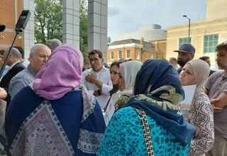 ‘We’ve lost faith’: Furious taxi drivers surround Reading councillors in protest